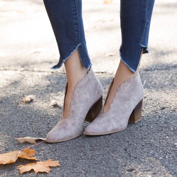 🆕Kira Booties in Taupe - Picture 4 of 8